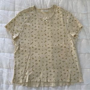 Bebe tee in golden sweet pea